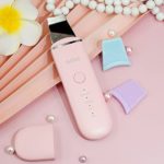 GUGUG Skin Scrubber – Skin Spatula, Blackhead Remover Pore Cleaner with 4 Modes,Skin Care Tools, Comedones Extractor for Facial Deep Cleansing (Pink)- 2 Silicone Covers Included.